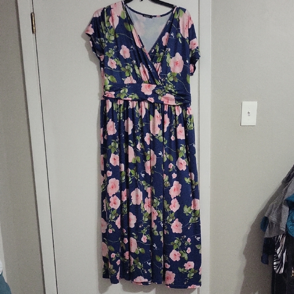 Elegant Floral Maxi Dress - Blue and Pink Plus Size Fits Like Size 20
